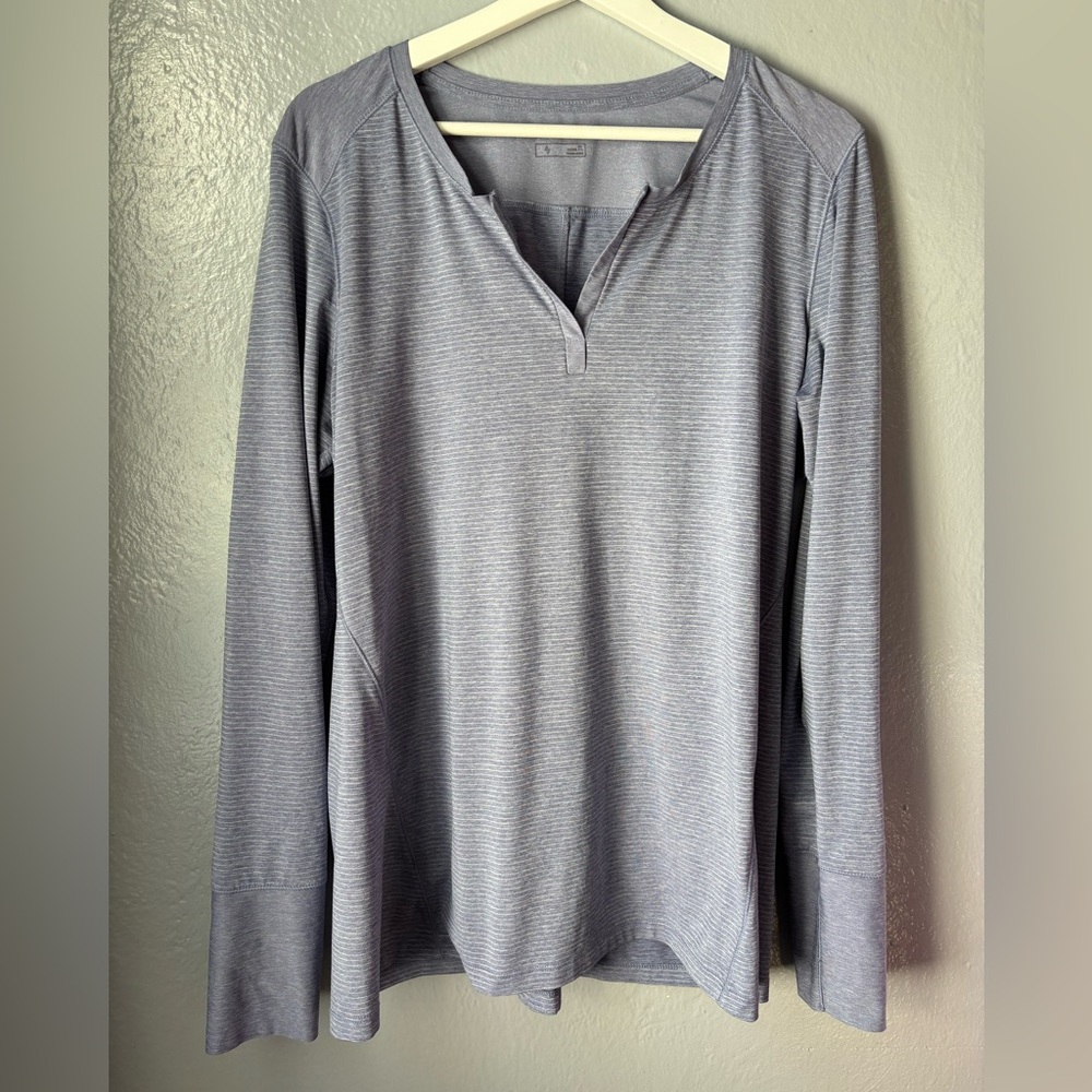 EDDIE BAUER Women’s Athletic top Size TL Striped Gray Stretch Long Sleeves.